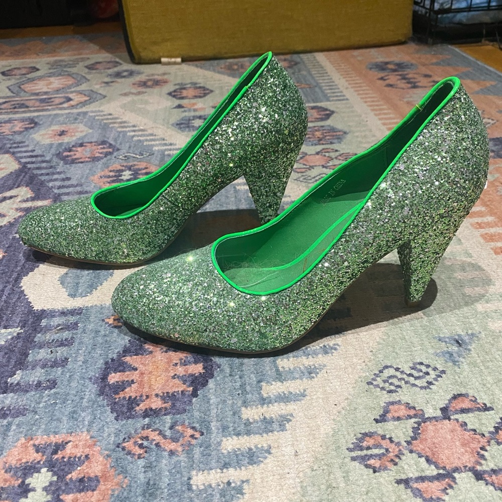 🪩 London Rag Seafoam Glitter Pump Heels 🍀